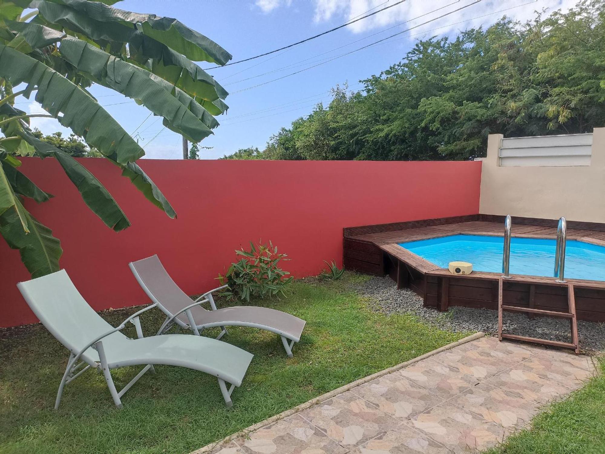 Gites Monoi 4 Personnes Avec Piscine Privee Saint-Francois  Exterior photo